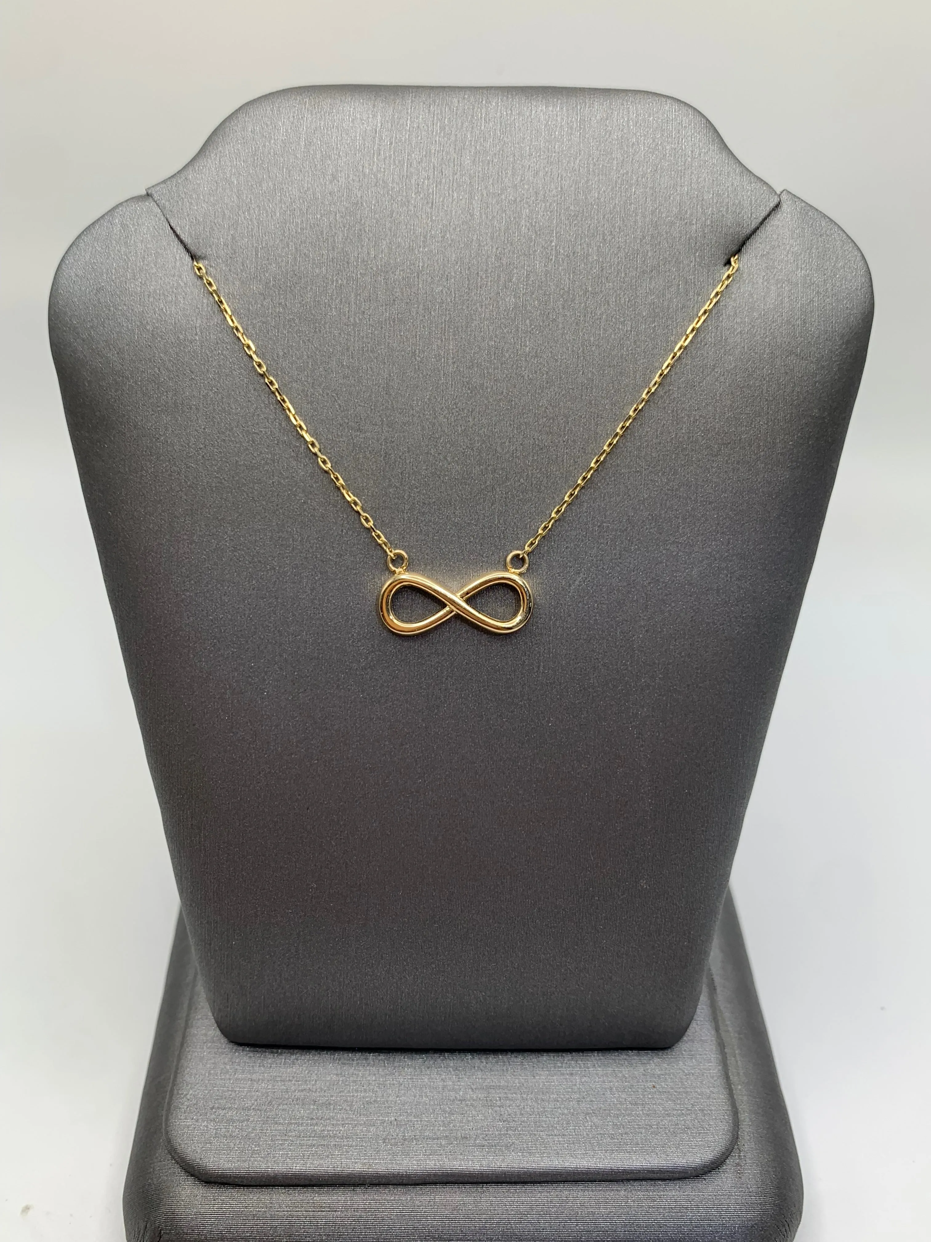 14K Gold Infinity Pendant with Chain (2.2g)