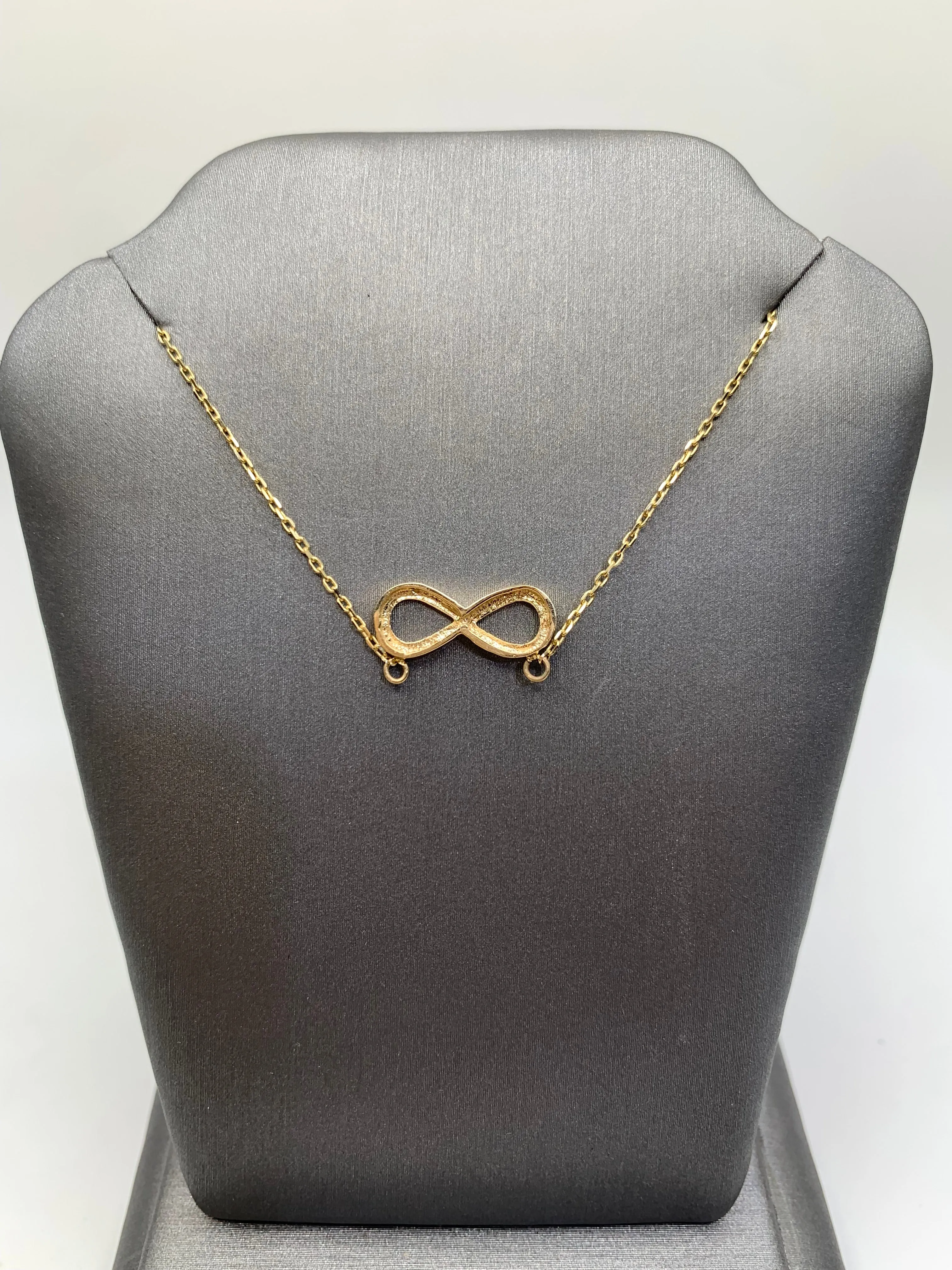 14K Gold Infinity Pendant with Chain (2.2g)