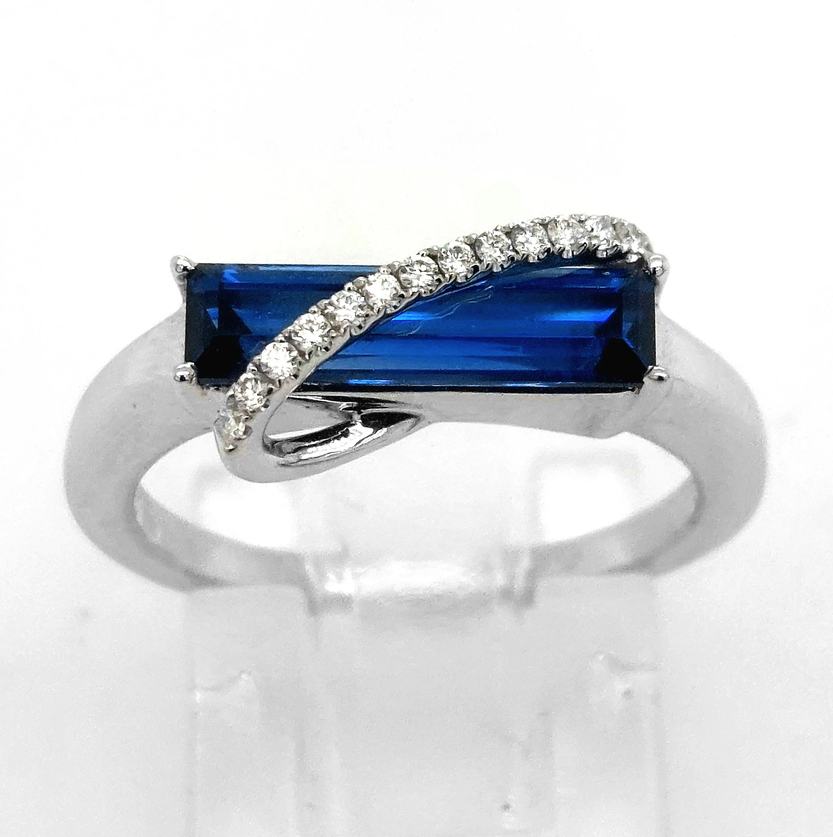 14KW Chatham Blue Sapphire Ring