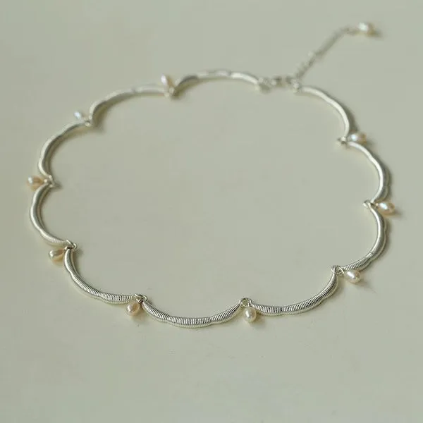 Elegant Lace Flower Trim Pearl Necklace