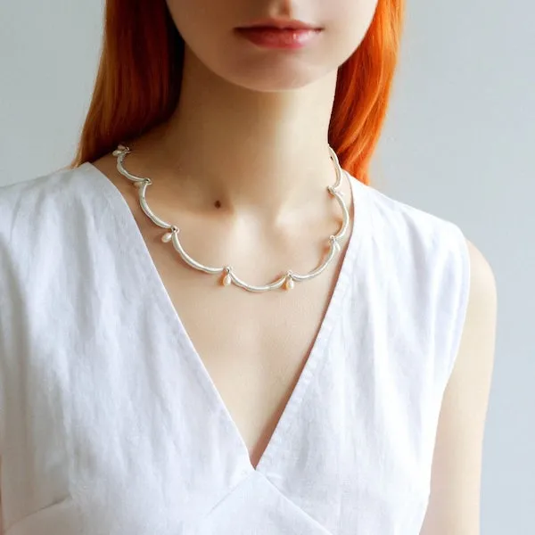 Elegant Lace Flower Trim Pearl Necklace