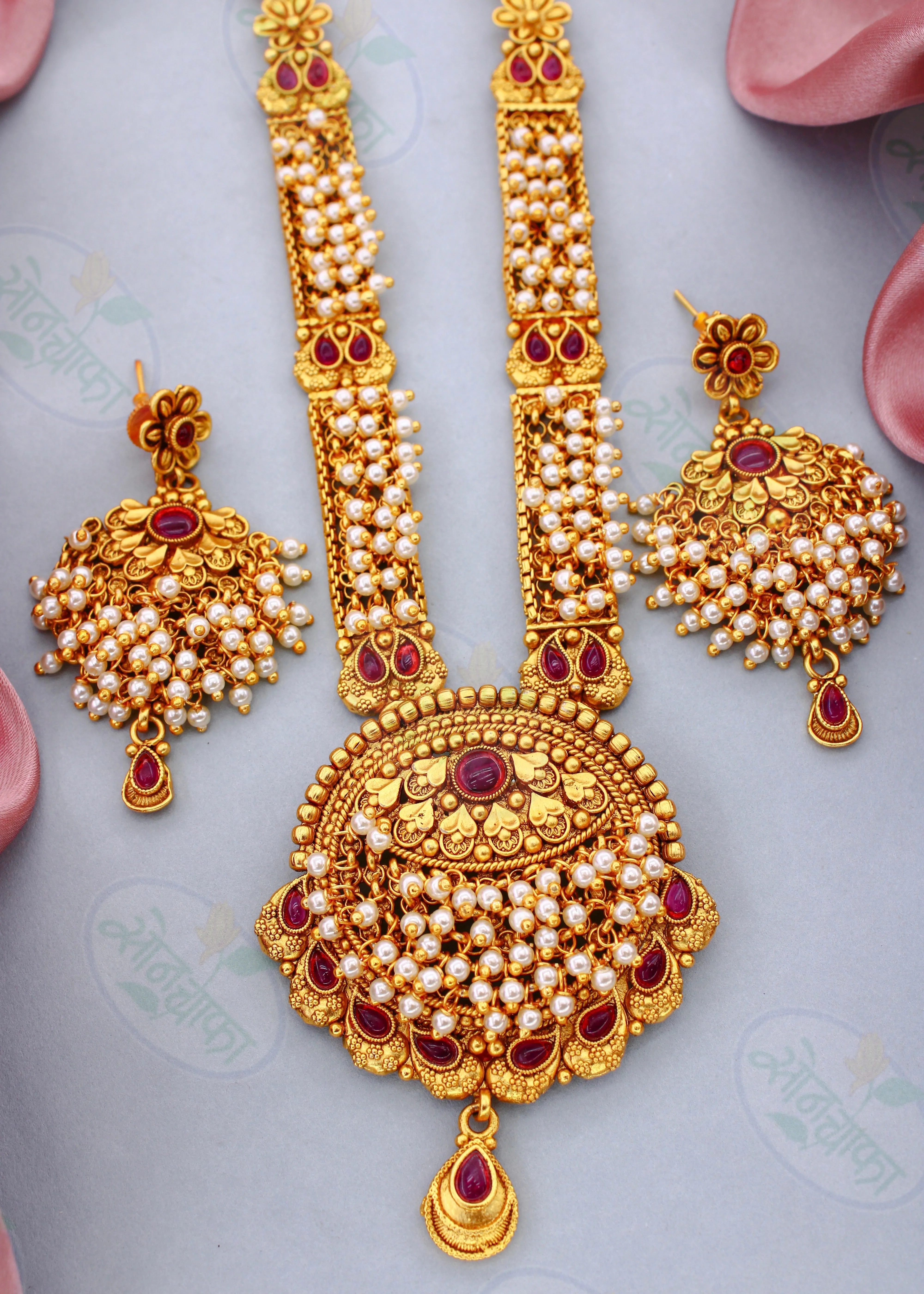 GLIMMERING RAJWADI NECKLACE