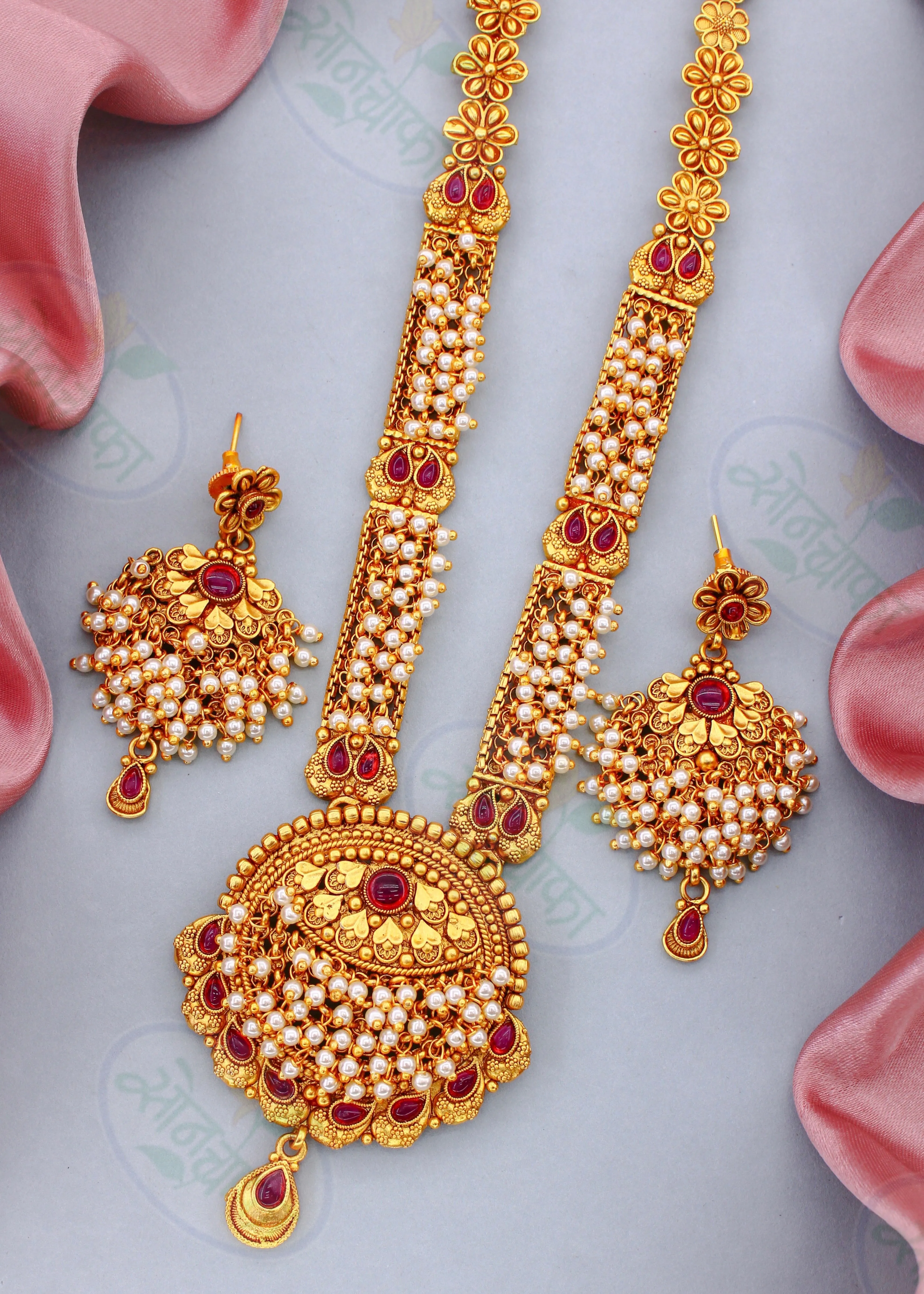 GLIMMERING RAJWADI NECKLACE