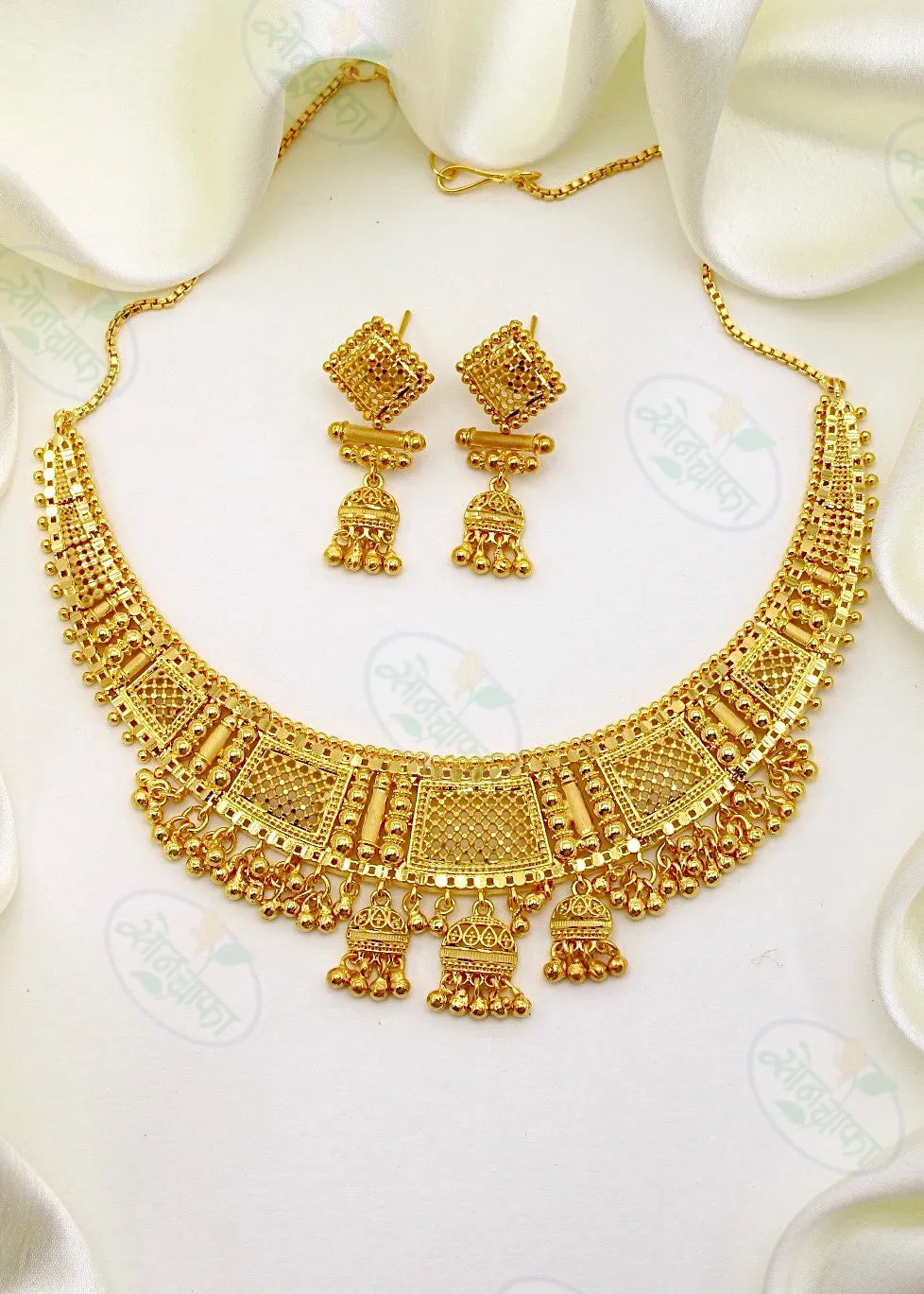 MARVELLOUS DESIGNER GOLDEN NECKLACE