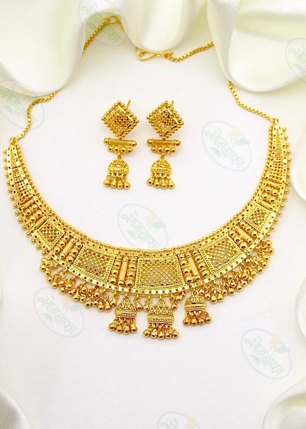 MARVELLOUS DESIGNER GOLDEN NECKLACE