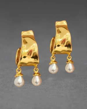 Perla Freshwater Pearl Drop Hoop Earrings - Gold